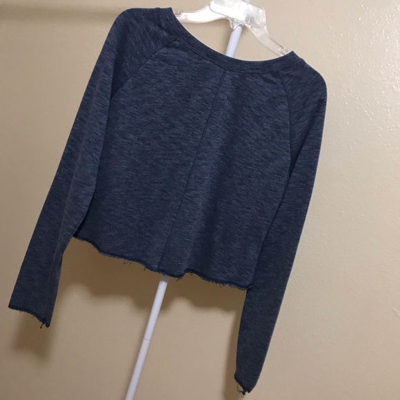Women’s Under Armour Cropped Crewneck! - Picture 5 of 6